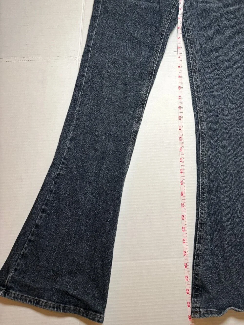 BDG Womens Low rise flare jeans size 28W - Picture 3 of 4